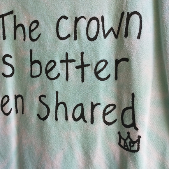 "The 👑 is better when shared" Tee - Picture 10 of 11